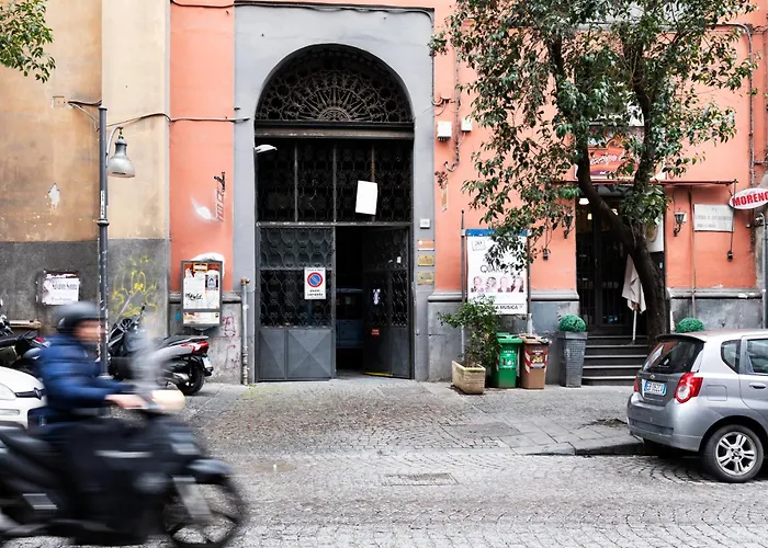 Oda ve Kahvaltı Museum Napoli